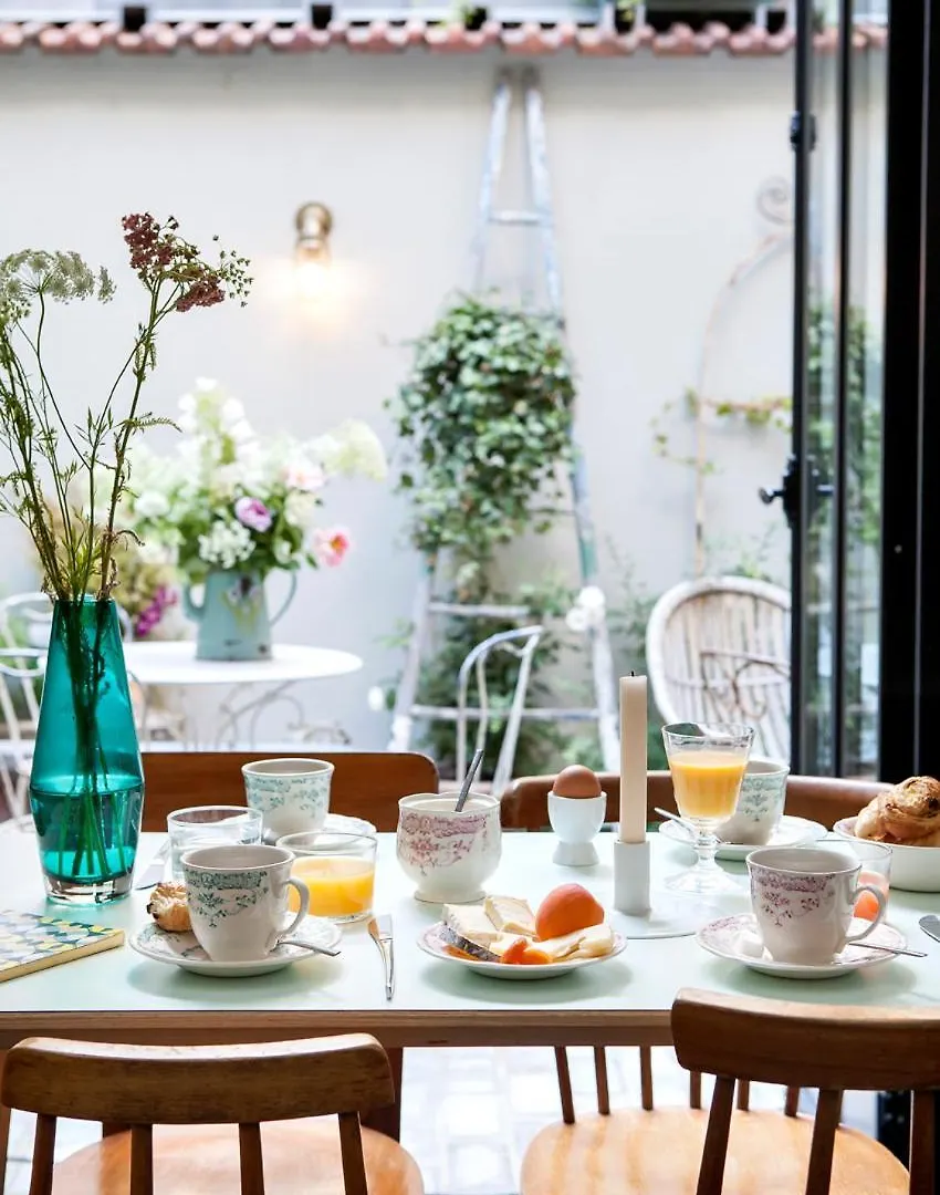 ***  Hotel Henriette Paris France