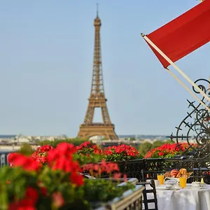 Plaza Athenee - Dorchester Collection Paříž