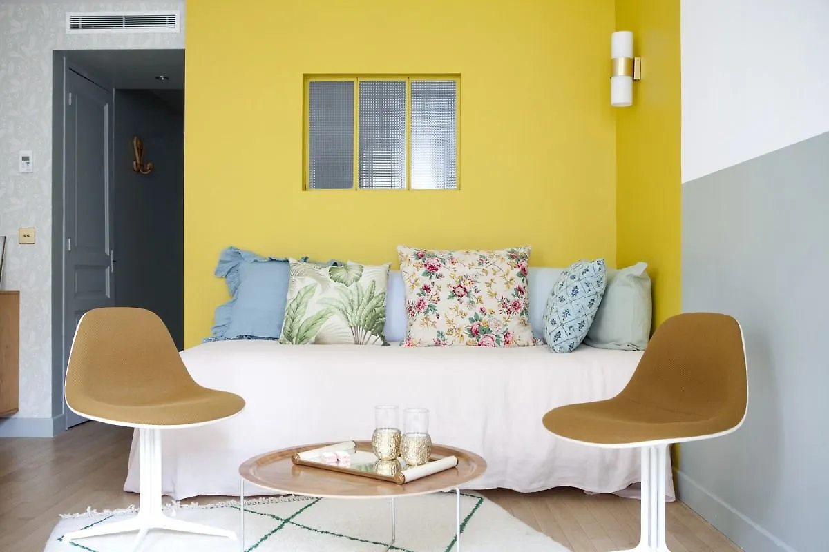***  Hotel Henriette Paris France